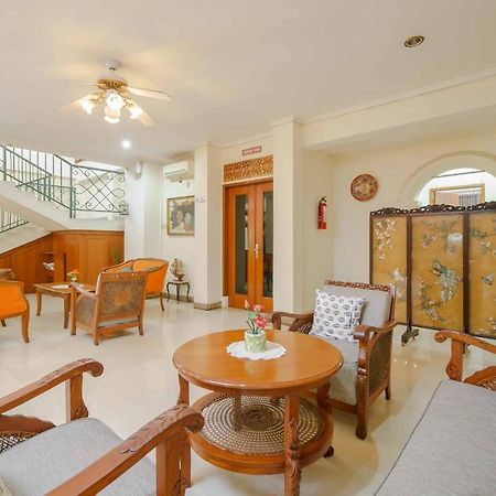 Reddoorz Plus Near Kemang Raya Джакарта Экстерьер фото