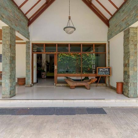 Reddoorz Plus Near Kemang Raya Джакарта Экстерьер фото