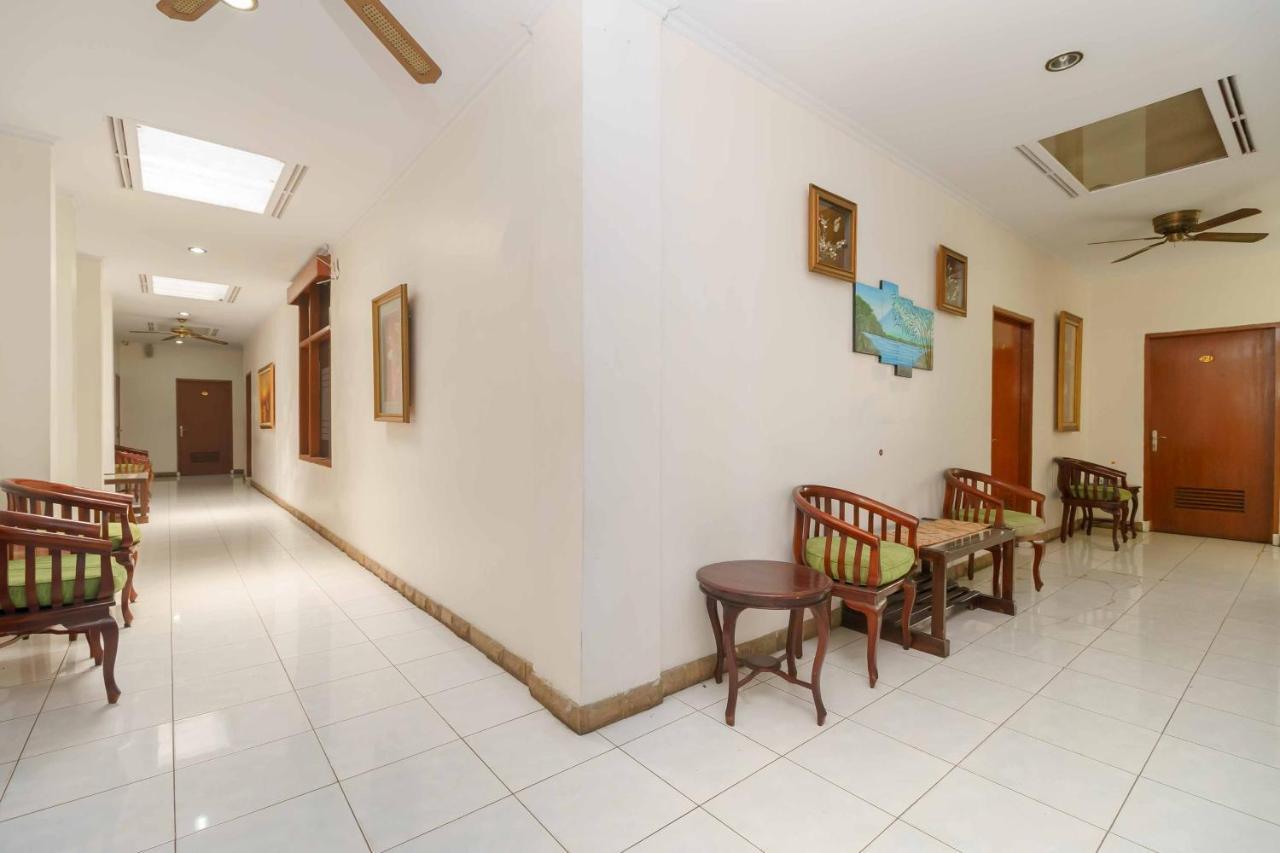 Reddoorz Plus Near Kemang Raya Джакарта Экстерьер фото