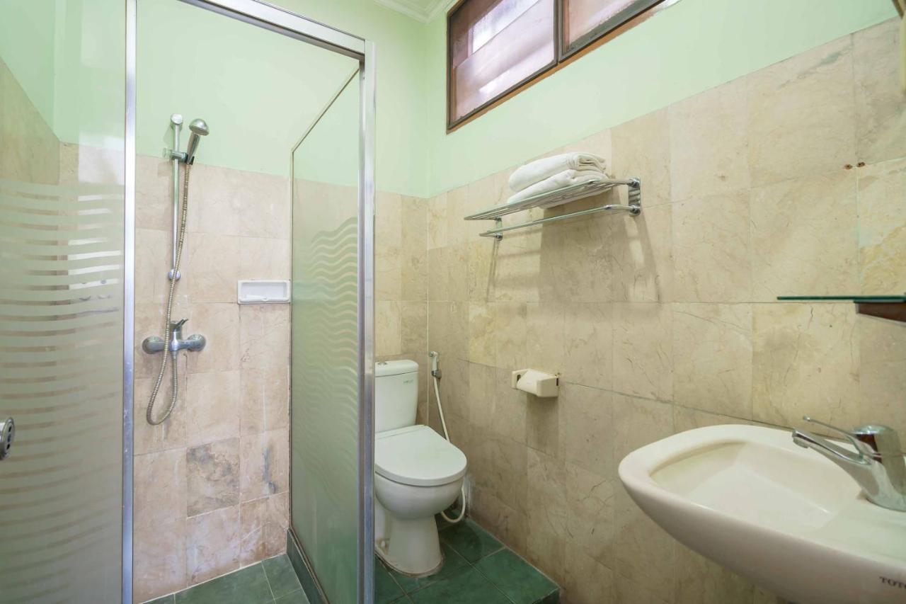 Reddoorz Plus Near Kemang Raya Джакарта Экстерьер фото