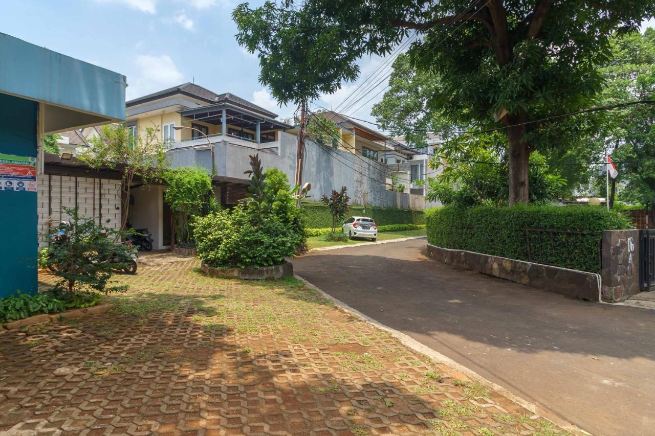 Reddoorz Plus Near Kemang Raya Джакарта Экстерьер фото