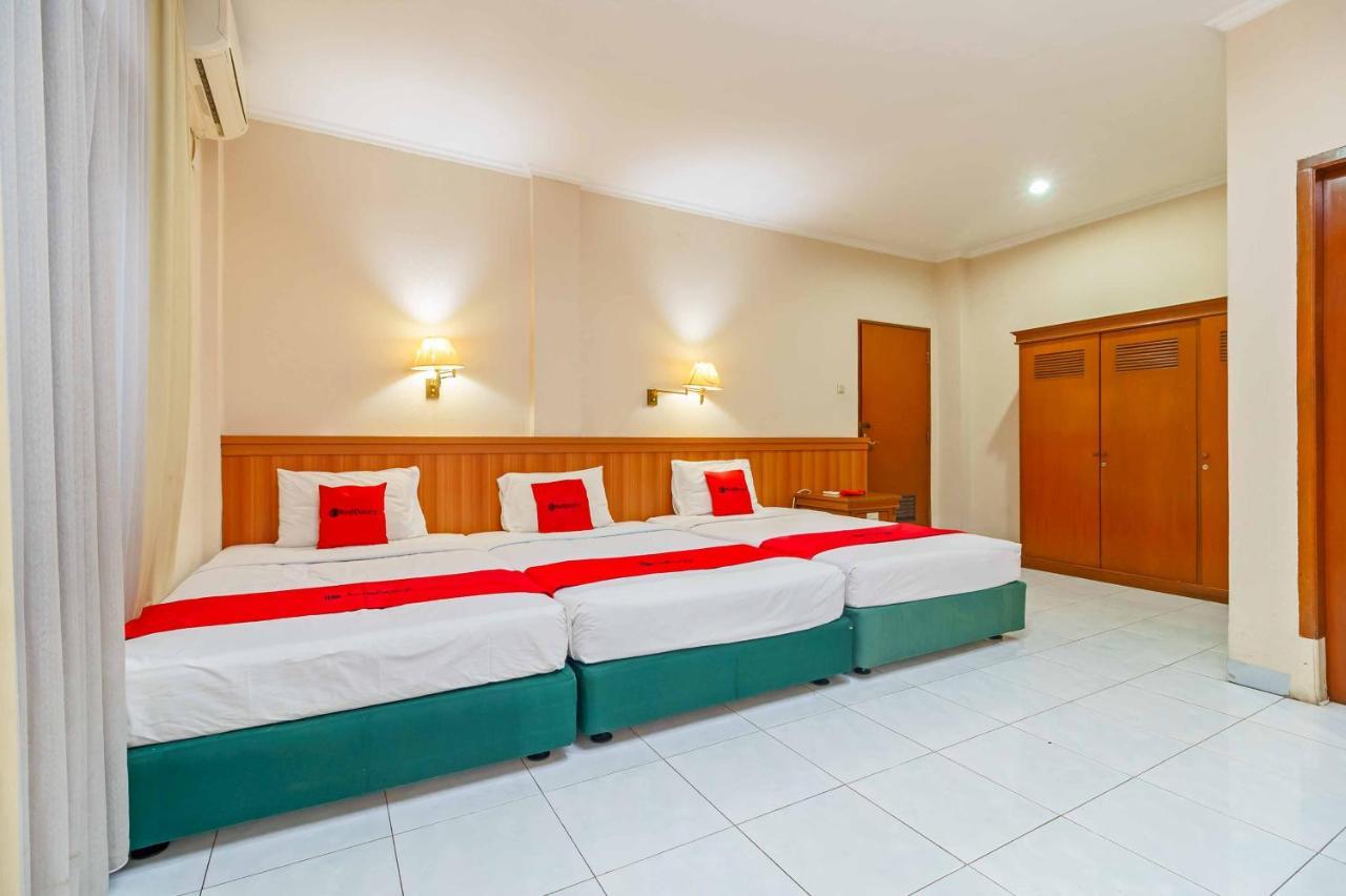 Reddoorz Plus Near Kemang Raya Джакарта Экстерьер фото